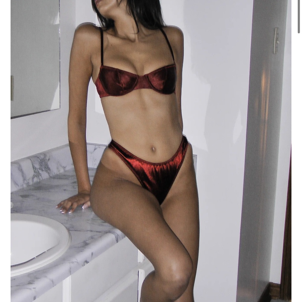 Red Bikini Set - Picture 4 of 4